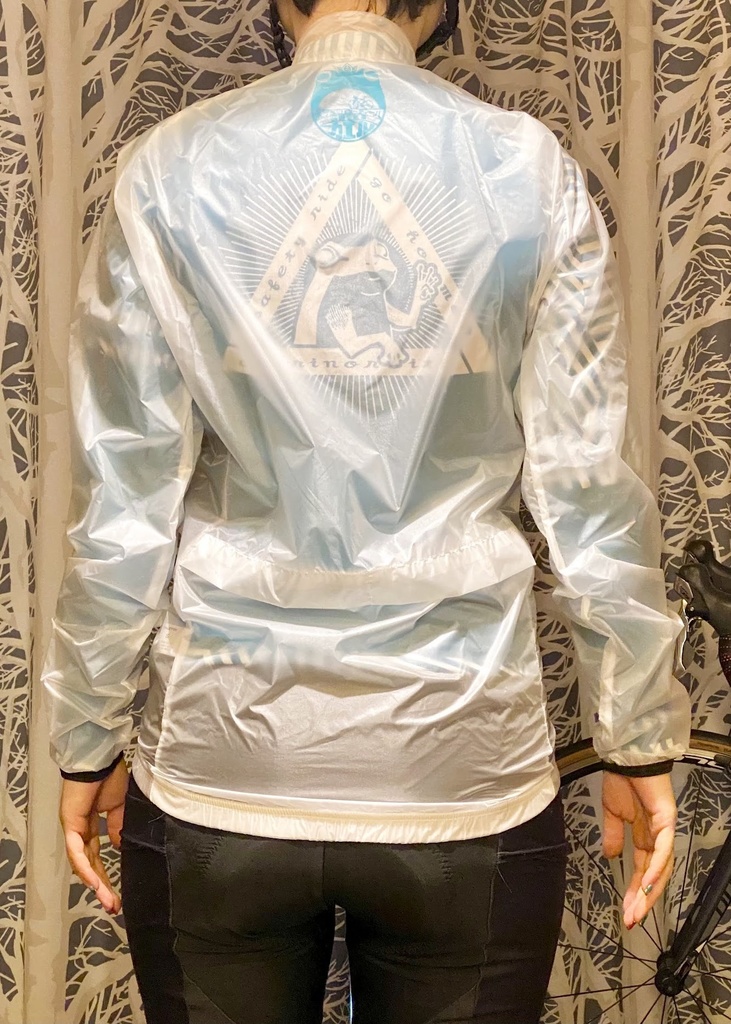 超軽量コンパクトウインドブレーカー