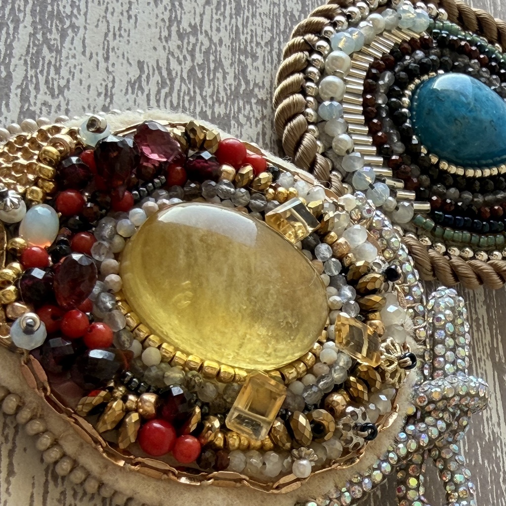 宝石盛り盛り悪食王ライオスand側近カブルー概念ピンズブローチ