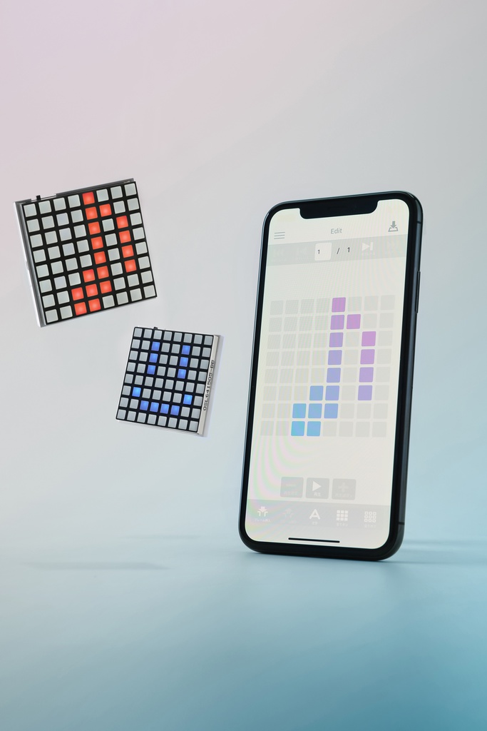 Hicarix Badge (RED) - アプリで個性を表現するLEDバッジ