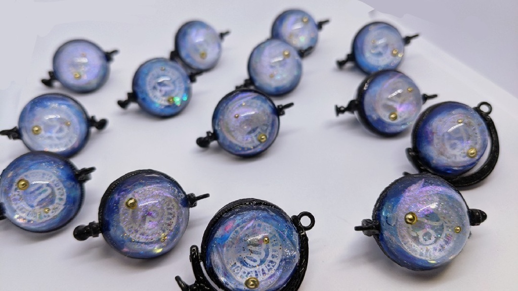 【頭割り3】14人委員会イメージ 天球儀型チャーム