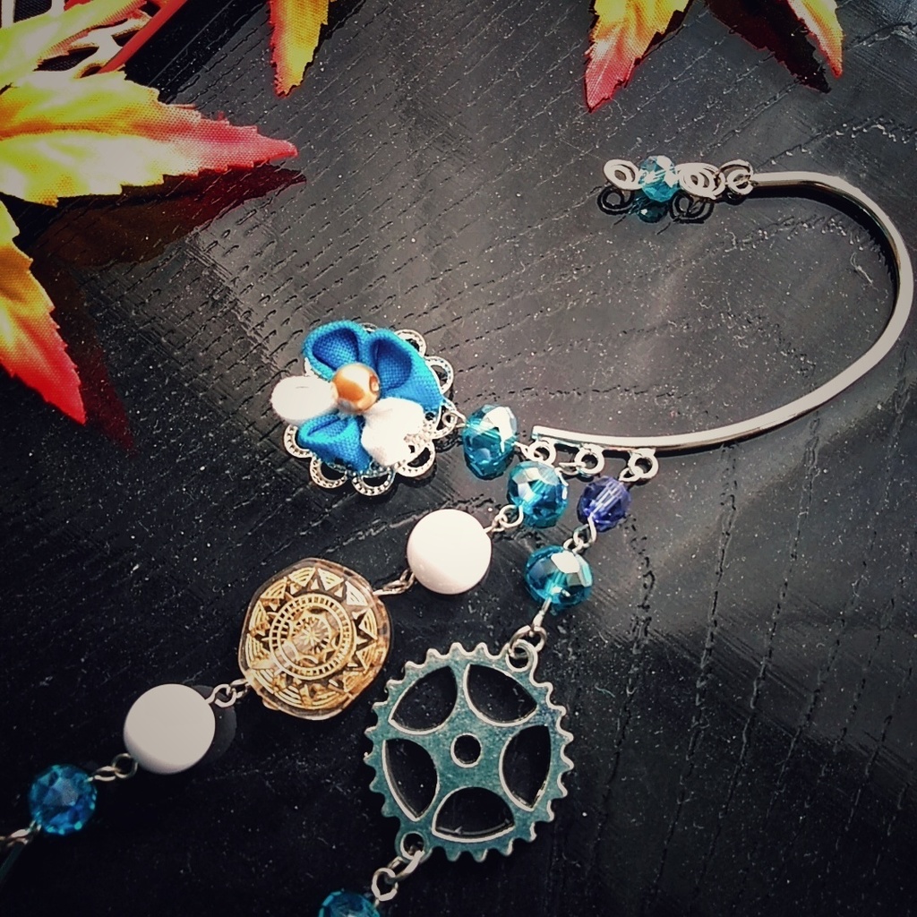 魔法陣 和風 洋風 つまみ細工 お花 歯車 個性イヤーフック 青 白 57