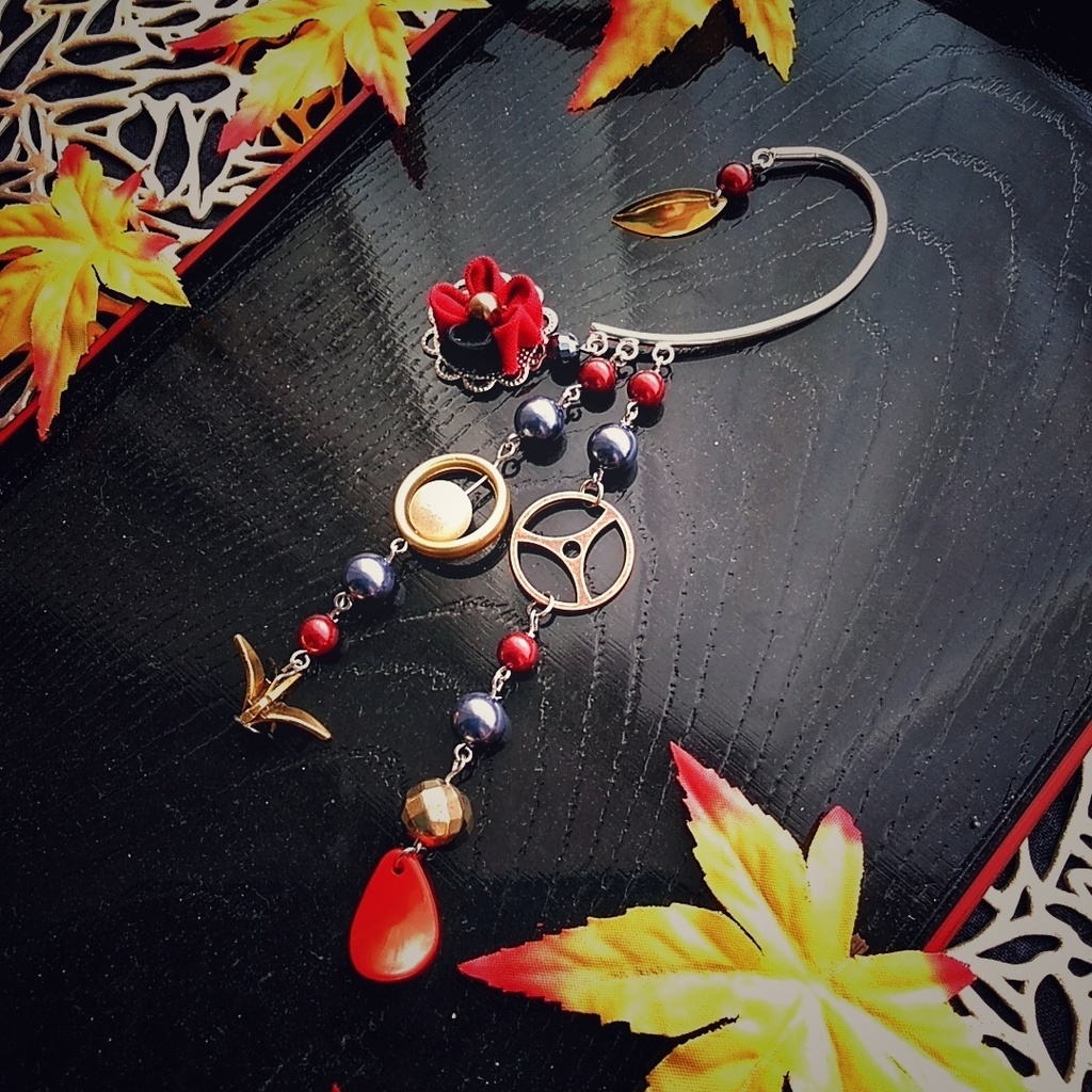 個性　和風　歯車　鶴　洋風 つまみ細工 お花　イヤーフック 赤と黒　52