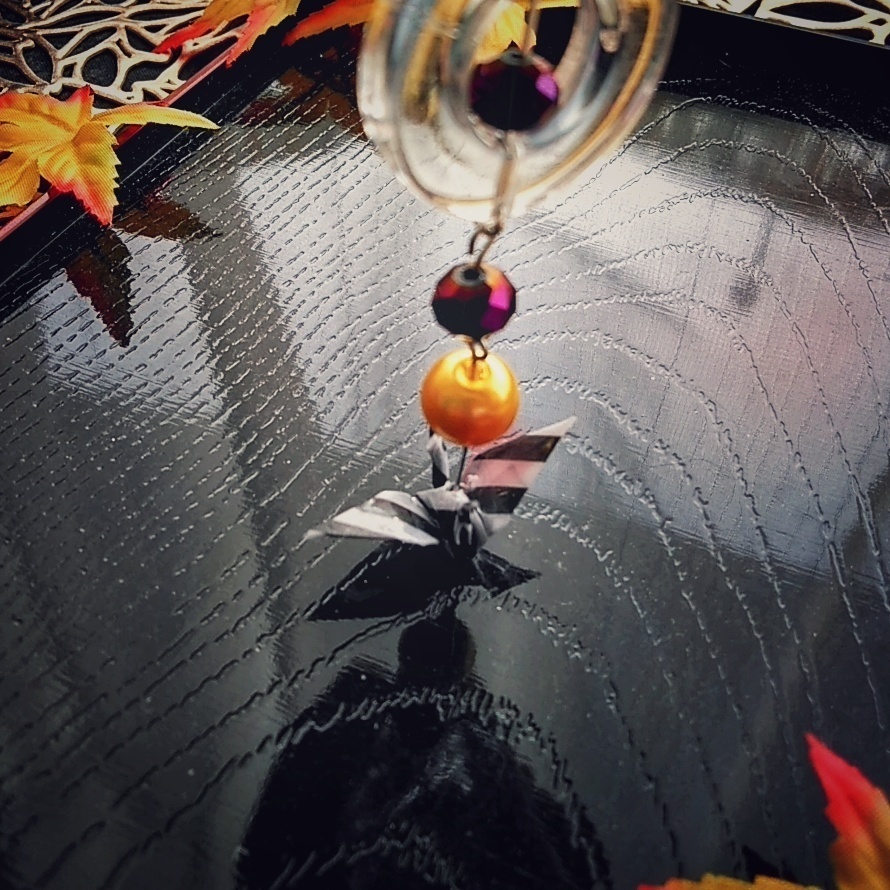 和風 ストライプ柄折り鶴イヤーフック 個性的 つまみ細工 紫 黄色 23