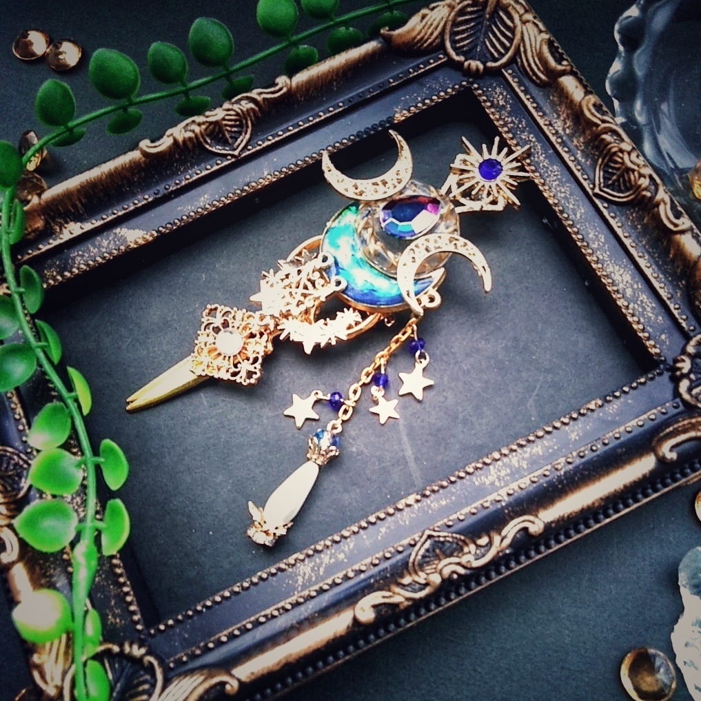 72 光魔法アイテム コズミックシザーズ ブローチ 月と流れ星