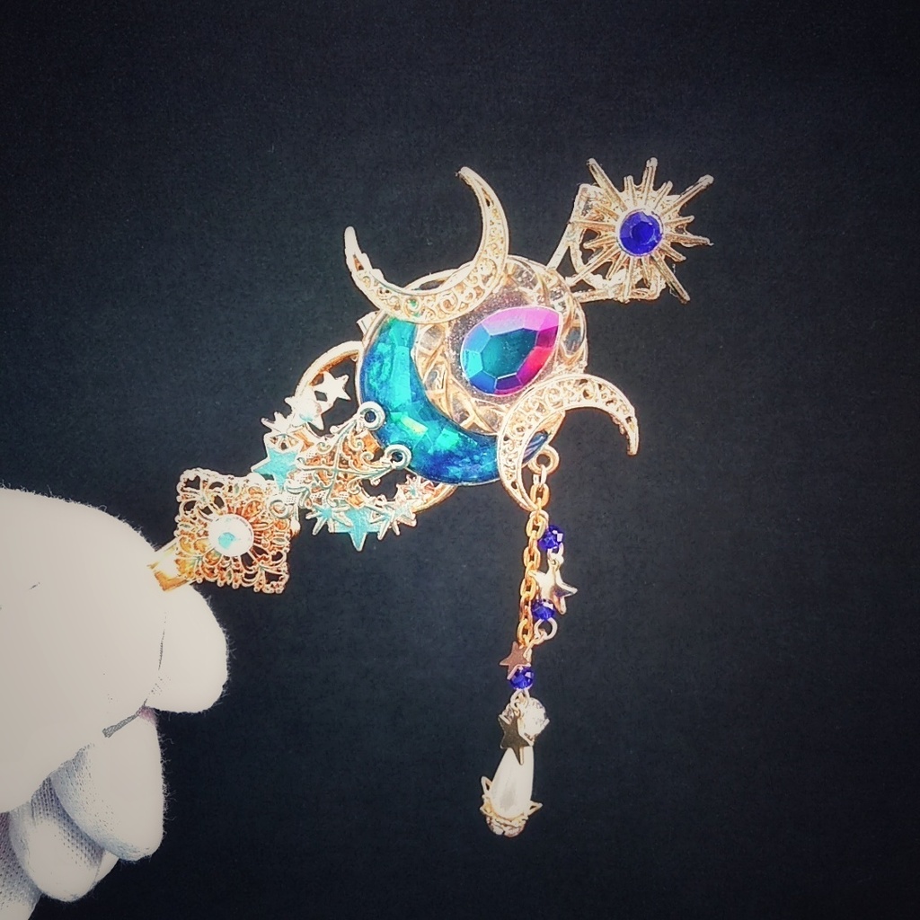 72 光魔法アイテム コズミックシザーズ ブローチ 月と流れ星