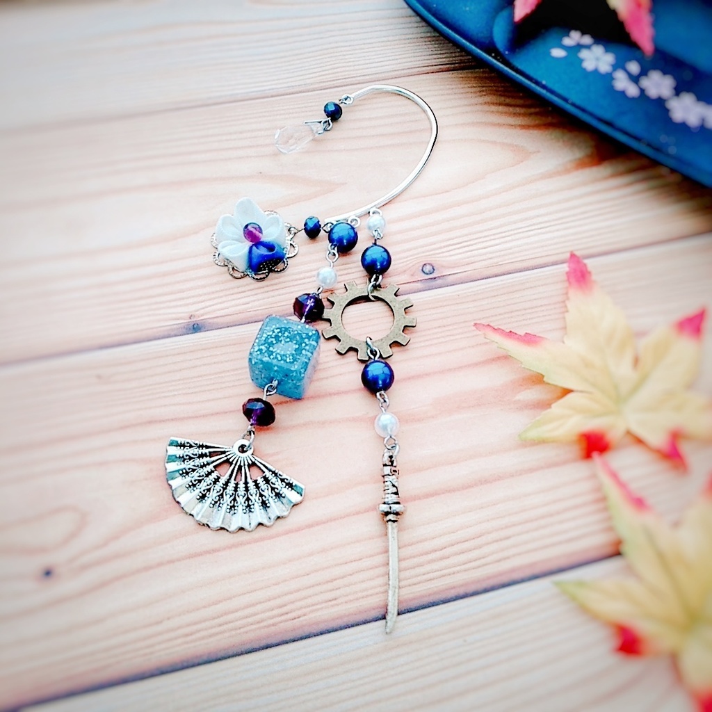 刀 扇子 和風 スチパン つまみ細工 お花 歯車 個性的イヤーフック ブルー ホワイト 126