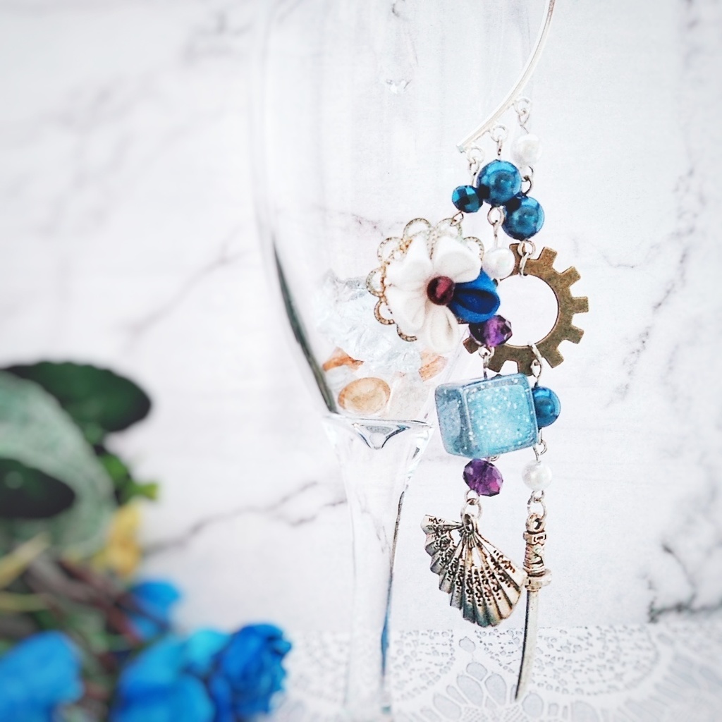 刀 扇子 和風 スチパン つまみ細工 お花 歯車 個性的イヤーフック ブルー ホワイト 126