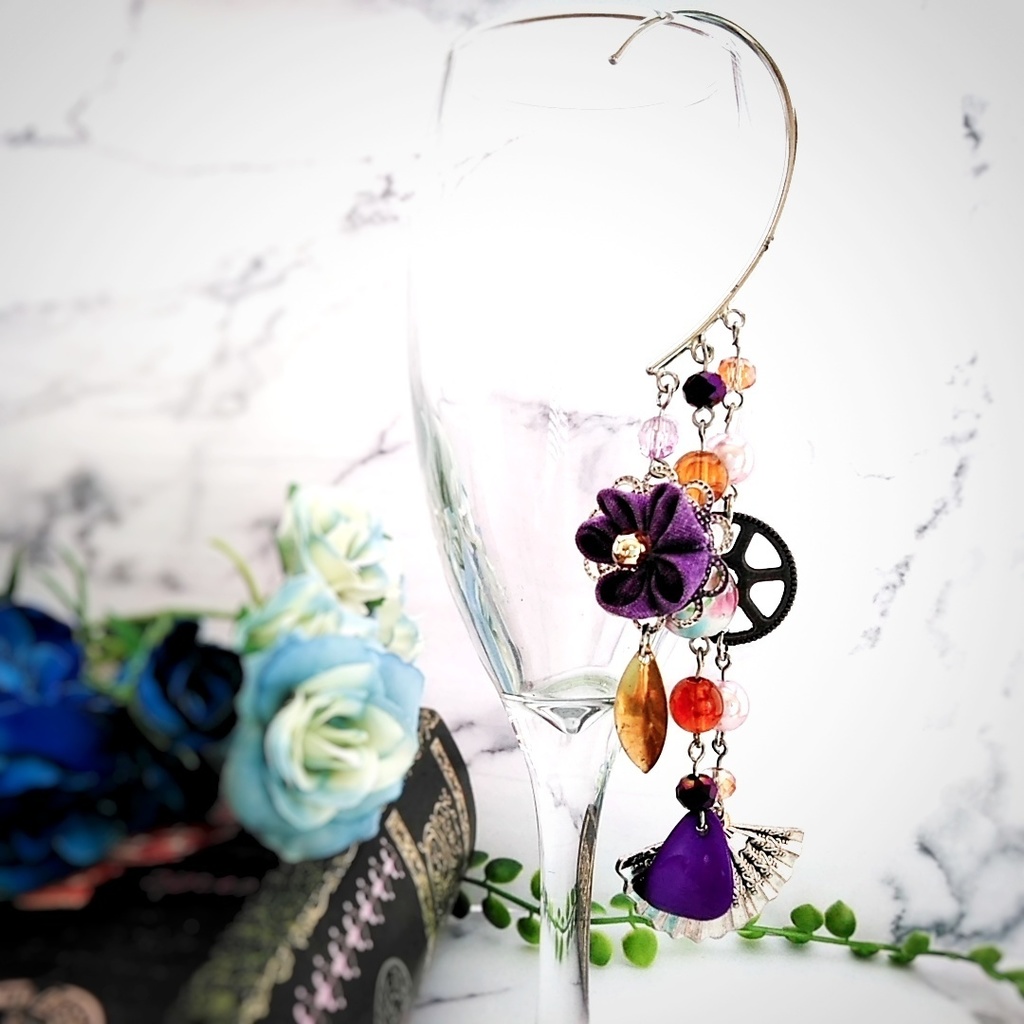 扇子 紫 シック 和風 つまみ細工 洋風歯車 個性派 イヤーフック 236