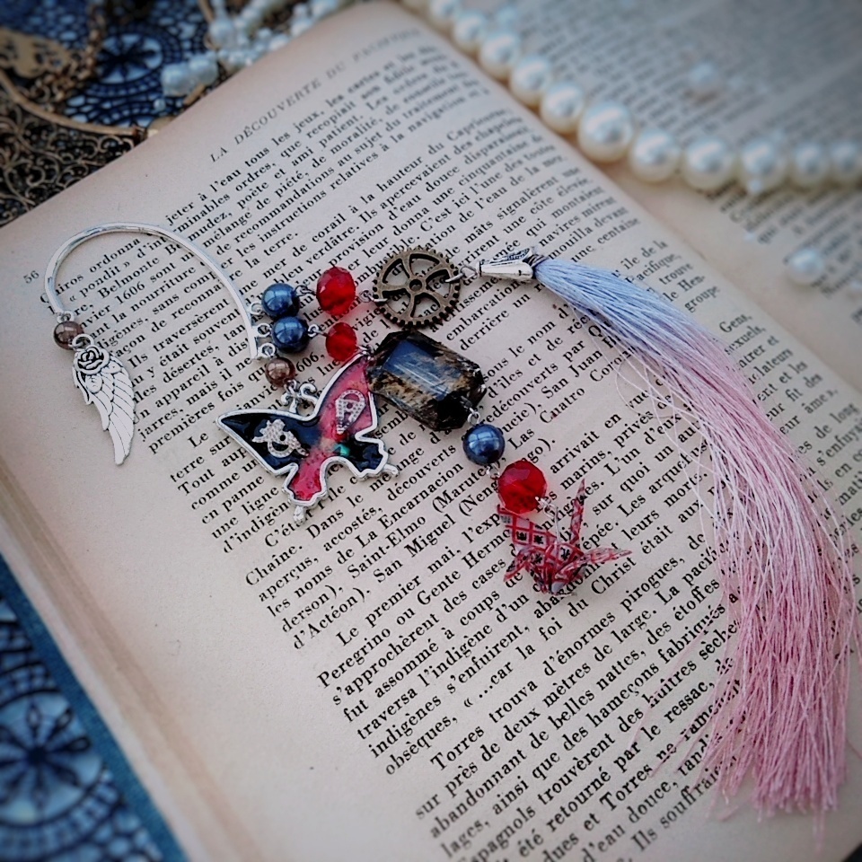 麻雀 レジン蝶々と歯車イヤーフック 和風 個性 スチームパンク レッド✕ブラック タッセル 324