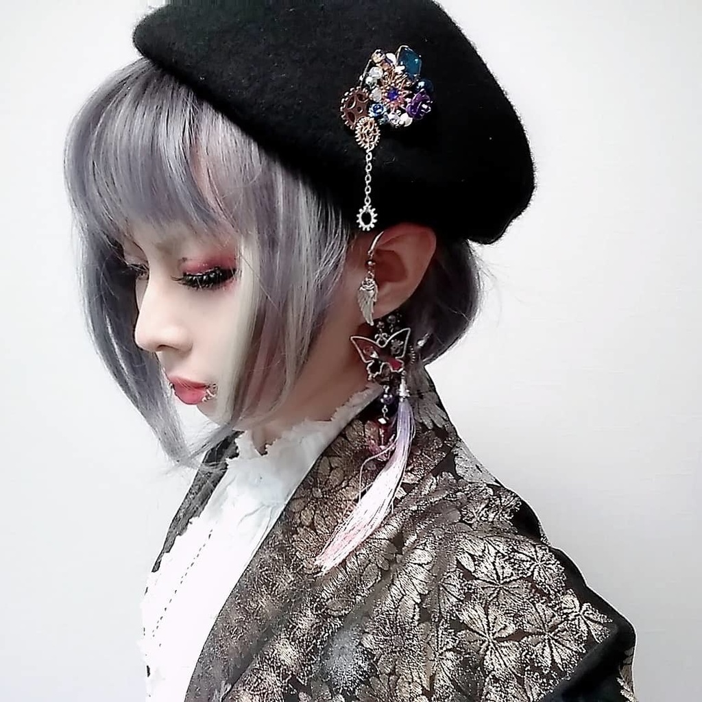 麻雀 レジン蝶々と歯車イヤーフック 和風 個性 スチームパンク レッド✕ブラック タッセル 324