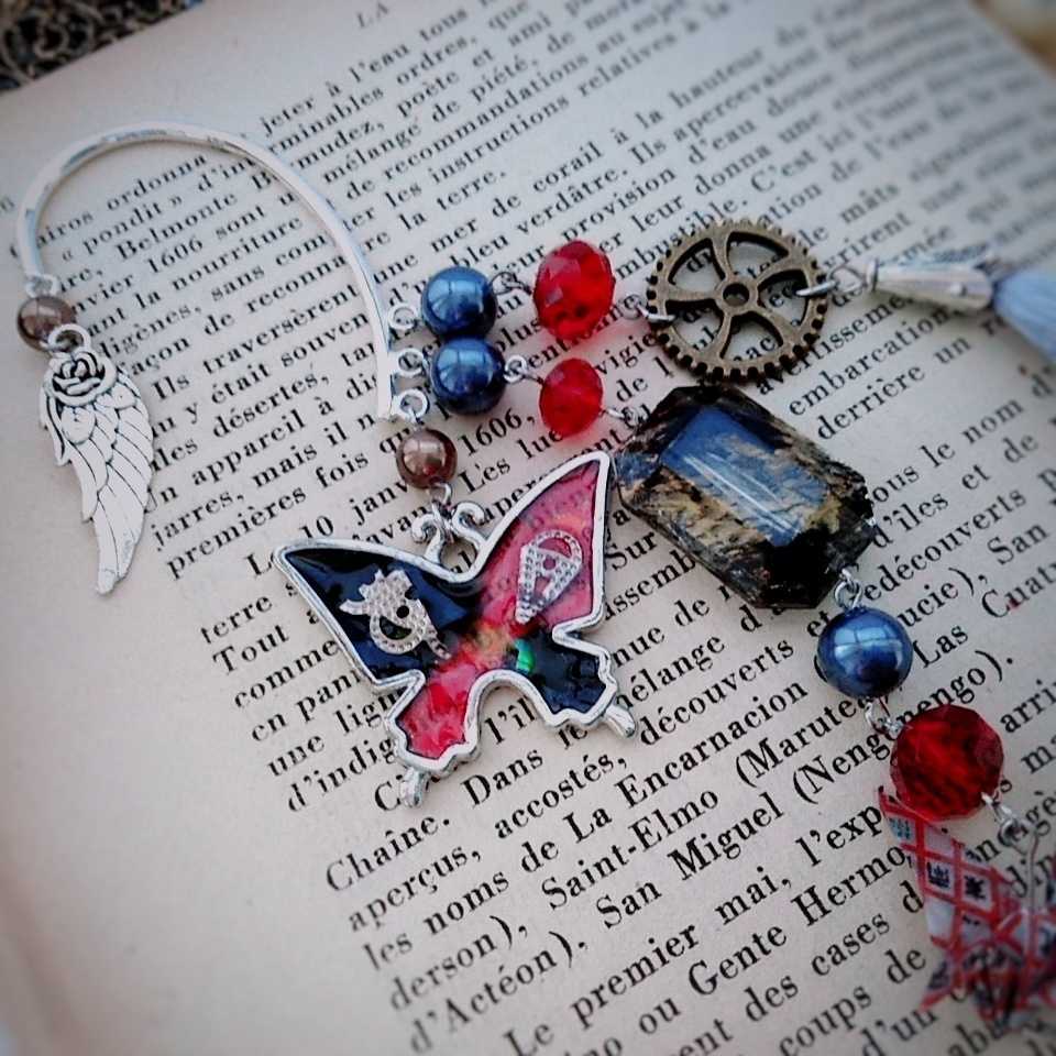 麻雀 レジン蝶々と歯車イヤーフック 和風 個性 スチームパンク レッド✕ブラック タッセル 324