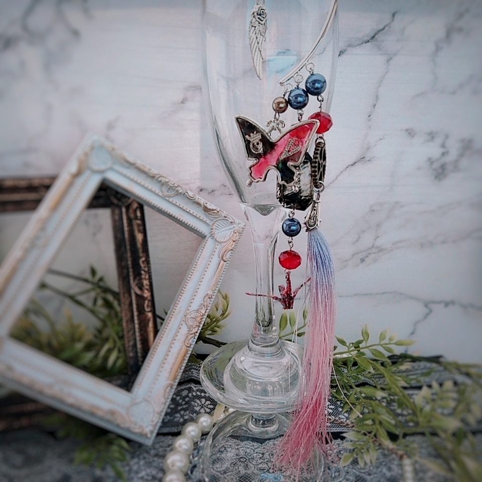 麻雀 レジン蝶々と歯車イヤーフック 和風 個性 スチームパンク レッド✕ブラック タッセル 324