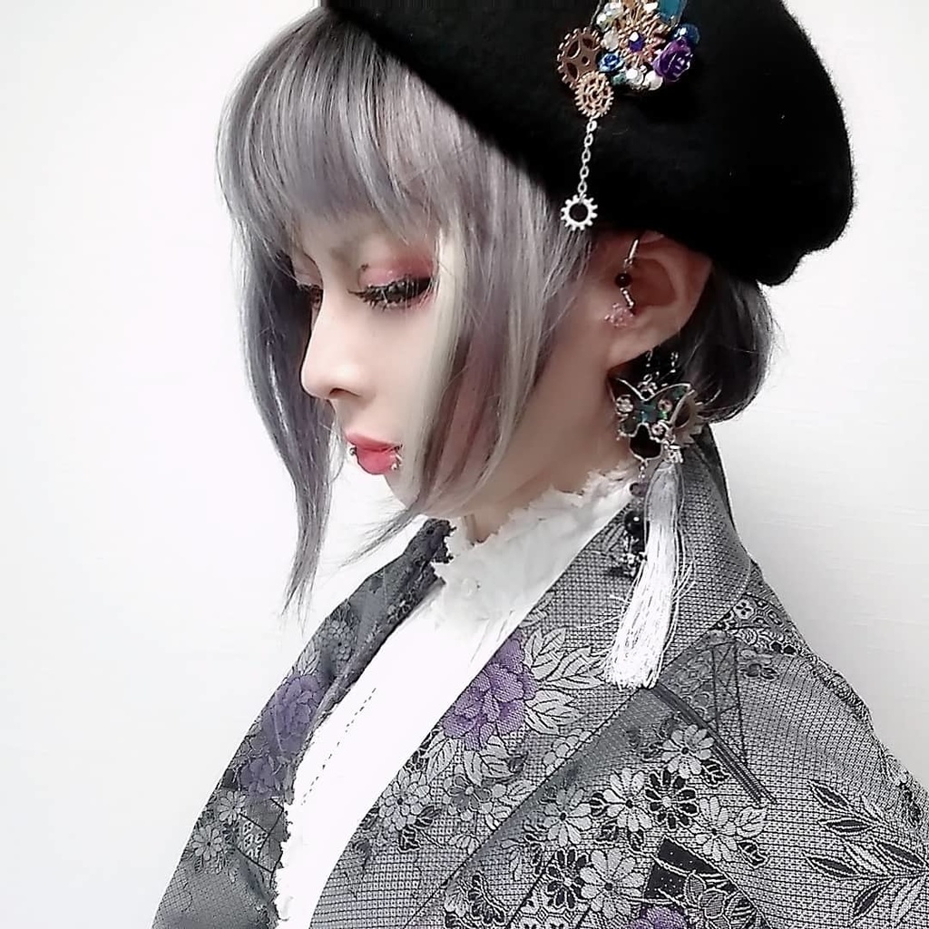 干支 市松模様 レジン蝶々と歯車イヤーフック 和風 個性 スチームパンク パープル タッセル 325