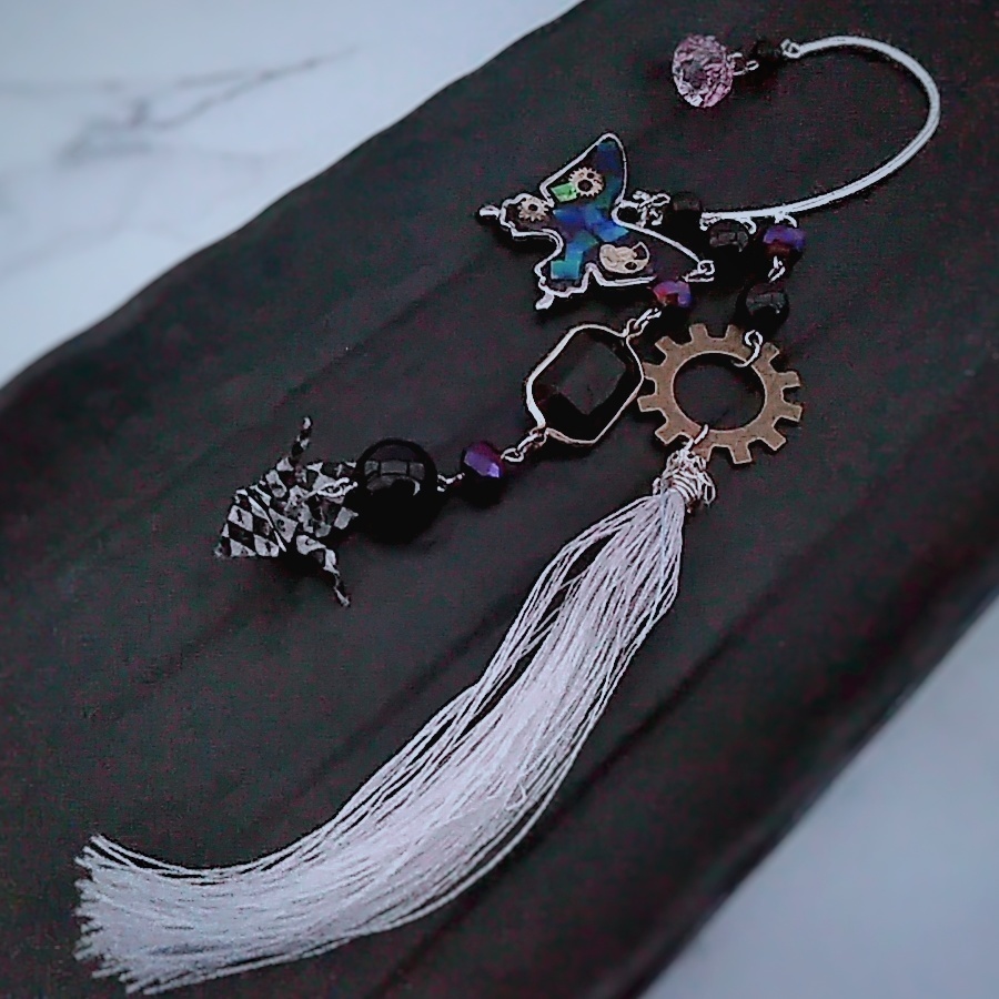 干支 市松模様 レジン蝶々と歯車イヤーフック 和風 個性 スチームパンク パープル タッセル 325