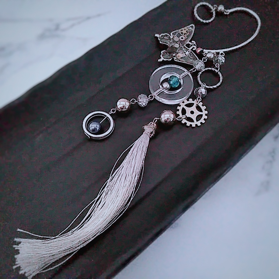 レジン蝶々と歯車イヤーフック 和風 個性 スチームパンク クリア シルバー タッセル 326