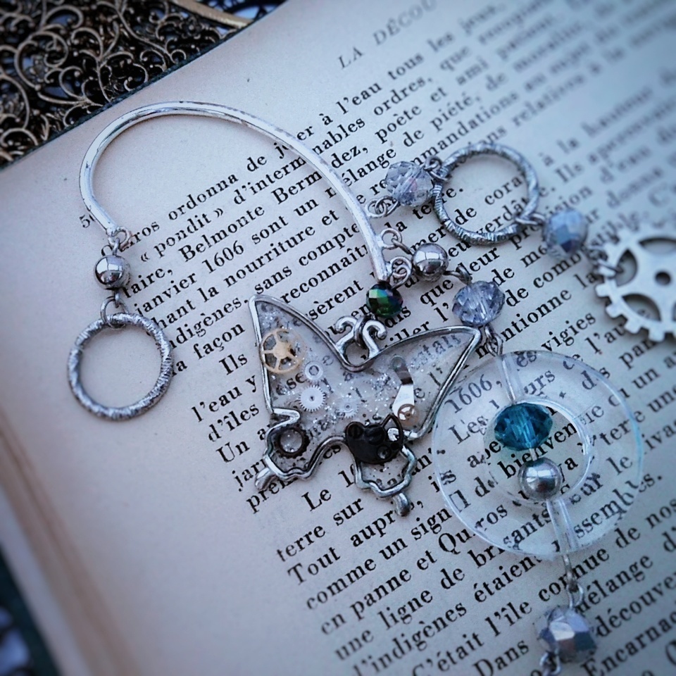 レジン蝶々と歯車イヤーフック 和風 個性 スチームパンク クリア シルバー タッセル 326