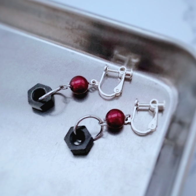 レッド 工具 ナット イヤリング ユーモア 個性 かっこいい 売れ筋商品!人気 328