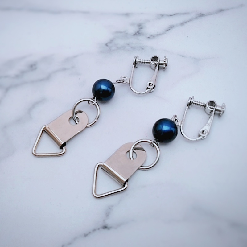 工具 三角吊り金具のイヤリング 大きいサイズ ブルー 写真立ての裏 個性 人気商品 332