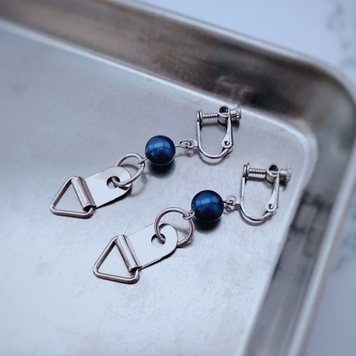工具 三角吊り金具のイヤリング 大きいサイズ ブルー 写真立ての裏 個性 人気商品 332