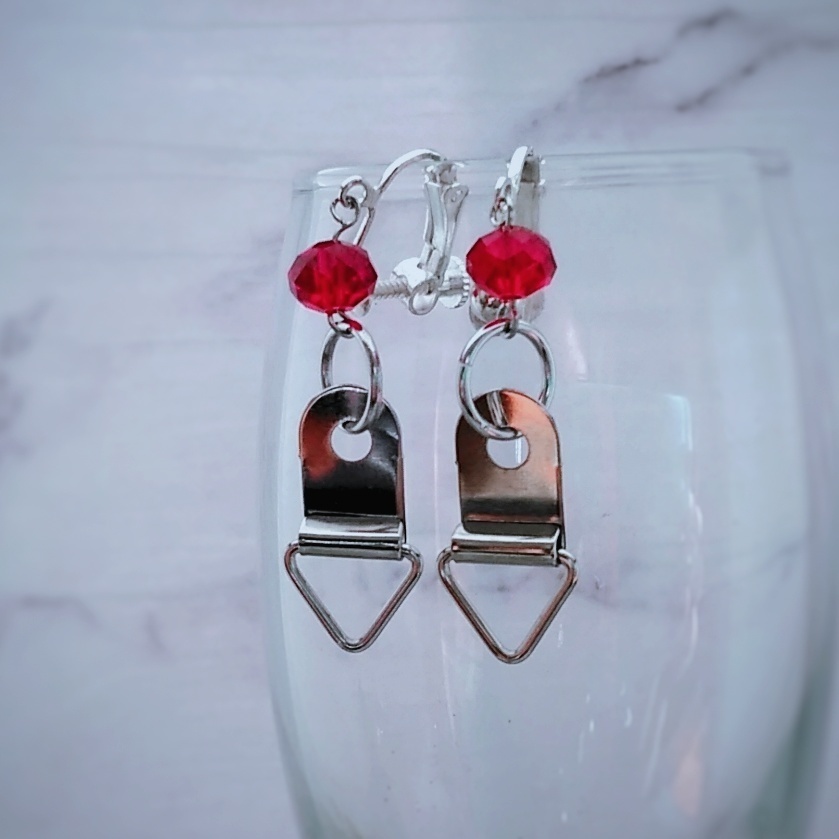 工具 三角吊り金具のイヤリング 大きいサイズ レッド 写真立ての裏 個性 人気商品 333