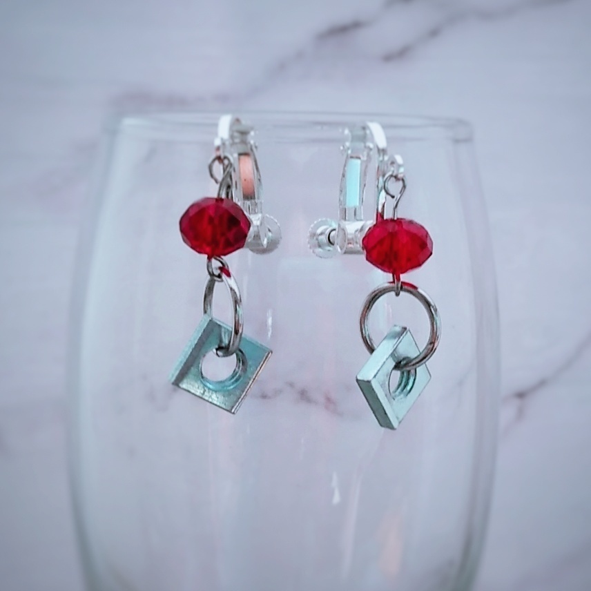 四角いナットのイヤリング 工具 ミニサイズ ユーモア 個性 かっこいい レッド 売れ筋商品!人気 337