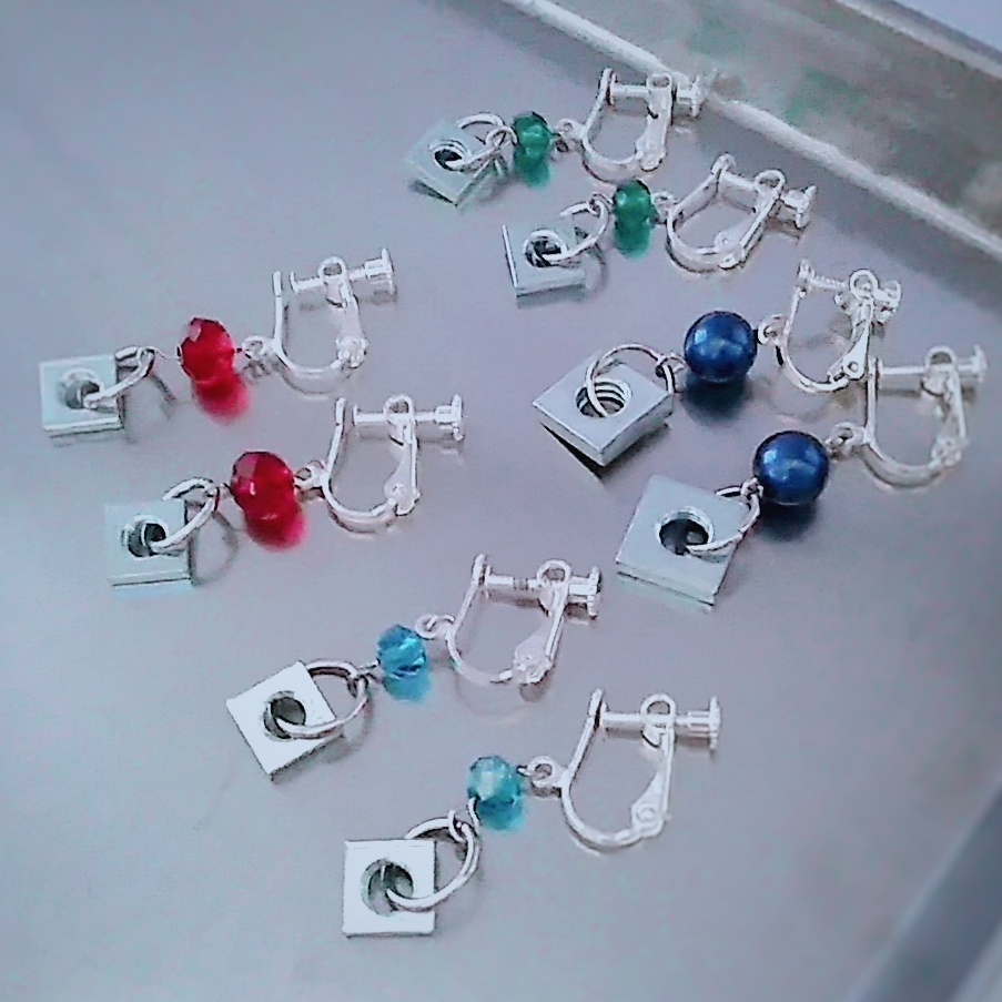 四角いナットのイヤリング 工具 ミニサイズ ユーモア 個性 かっこいい レッド 売れ筋商品!人気 337