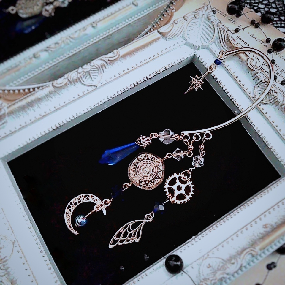 蝶々と月のイヤーフック ブルー 中級魔法 ウィザード専用 水属性 魔法石 魔法陣 355