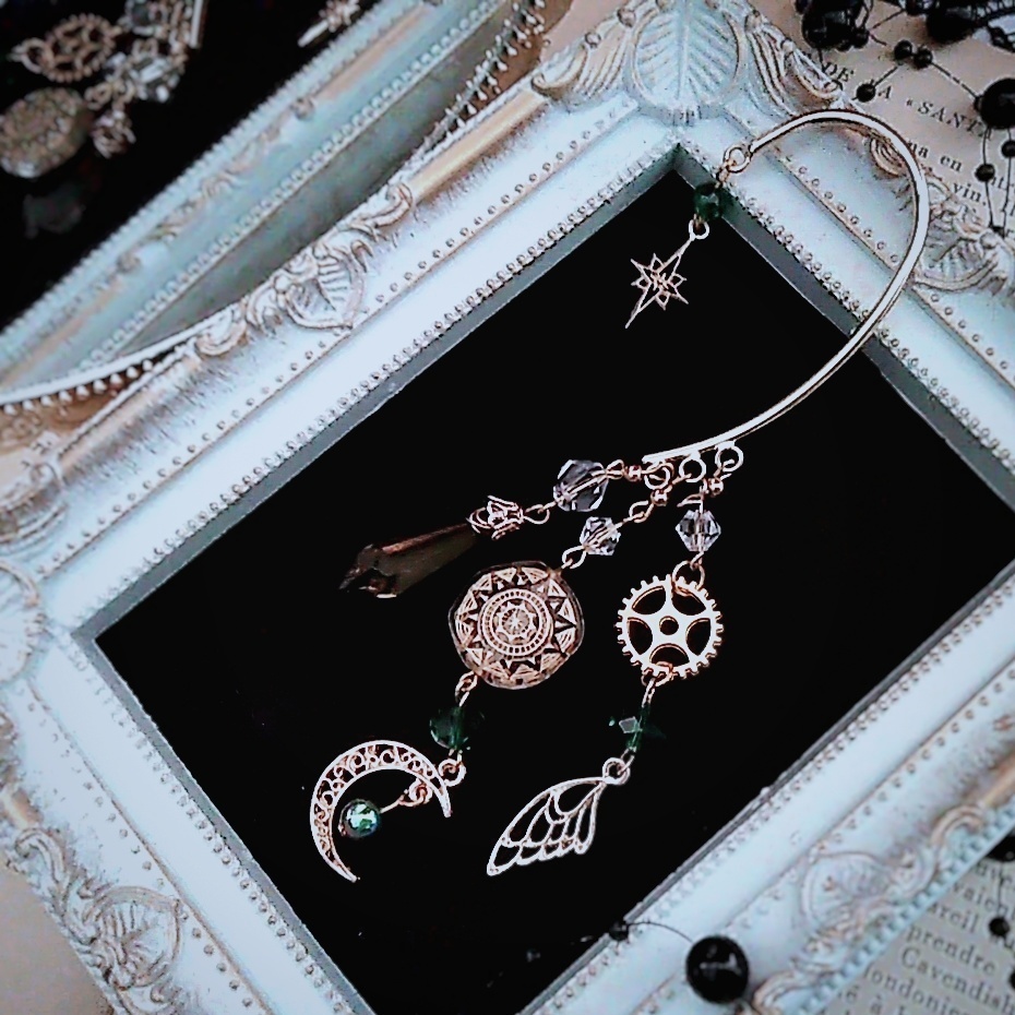 蝶々と月のイヤーフック グリーン 中級魔法 ウィザード専用 風属性 魔法石 魔法陣 357