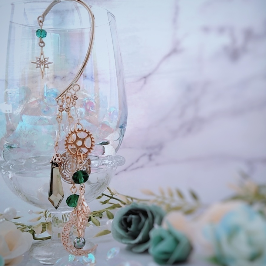 蝶々と月のイヤーフック グリーン 中級魔法 ウィザード専用 風属性 魔法石 魔法陣 357