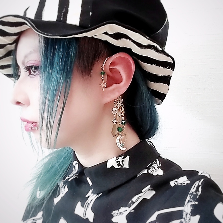 蝶々と月のイヤーフック グリーン 中級魔法 ウィザード専用 風属性 魔法石 魔法陣 357