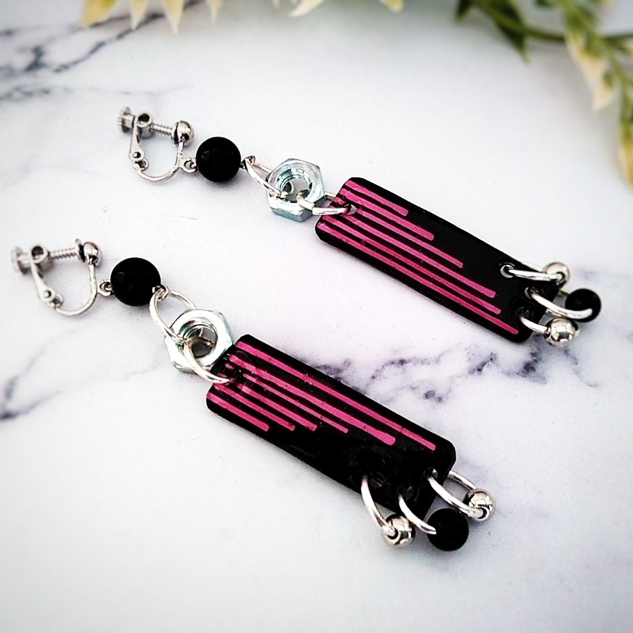 ストライプな個性派イヤリング サブカル 地雷系 プラバン レジン メンヘラ ピンク 378