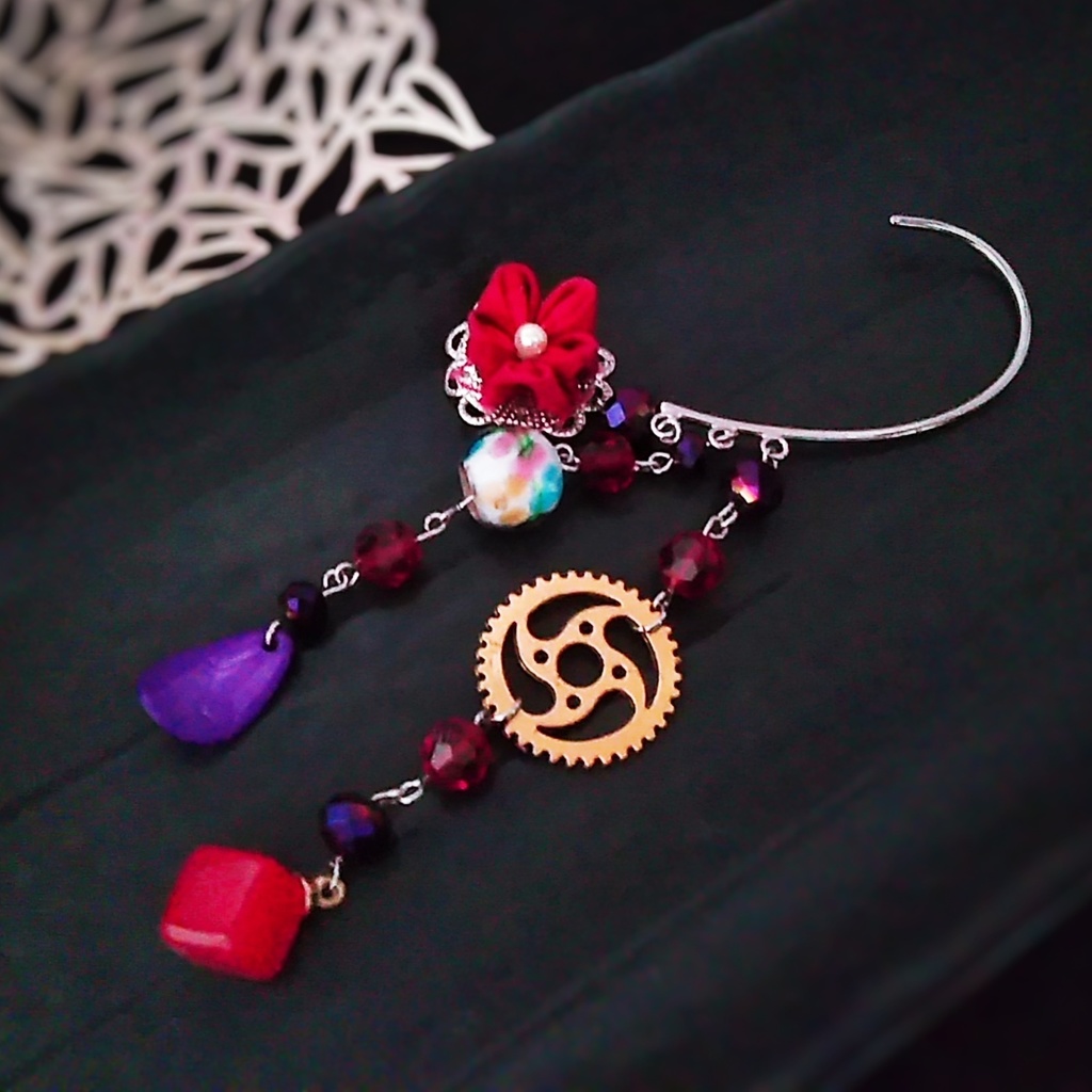 つまみ細工と歯車のイヤーフック 和風 カジュアル レッド 412