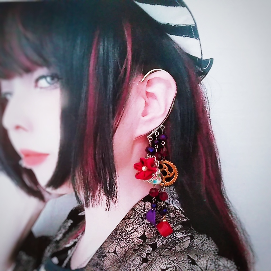 つまみ細工と歯車のイヤーフック 和風 カジュアル レッド 412