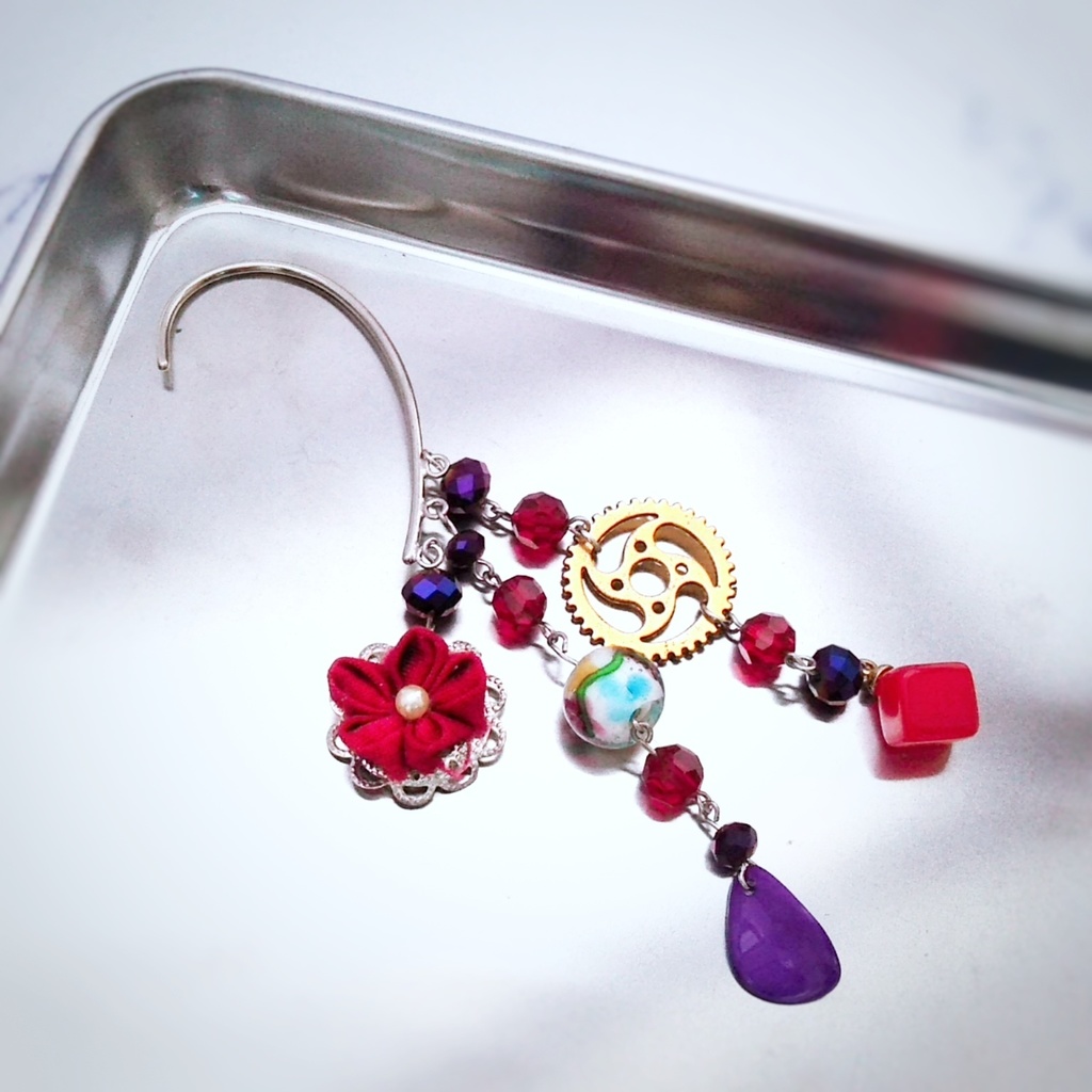 つまみ細工と歯車のイヤーフック 和風 カジュアル レッド 412