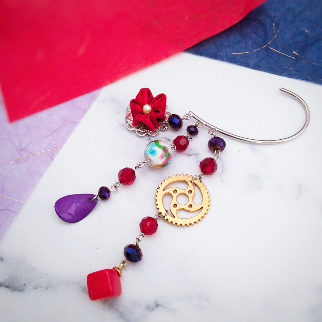 つまみ細工と歯車のイヤーフック 和風 カジュアル レッド 412