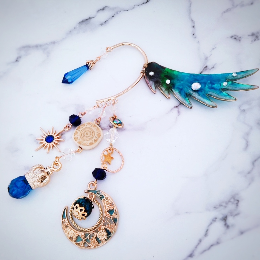 羽根のイヤーフック　ブルー　レジン　精霊魔法　水属性　423