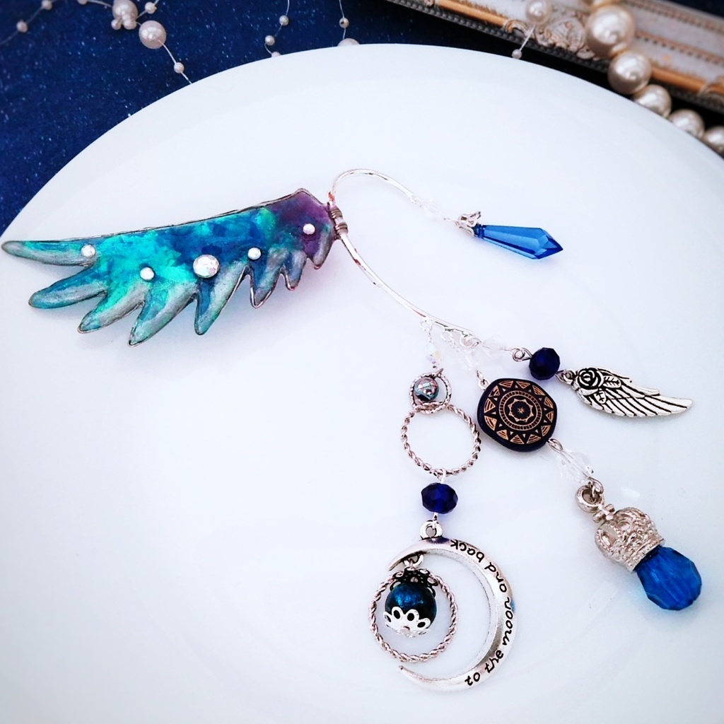 銀羽根のイヤーフック　ブルー　レジン　精霊魔法　水属性　428