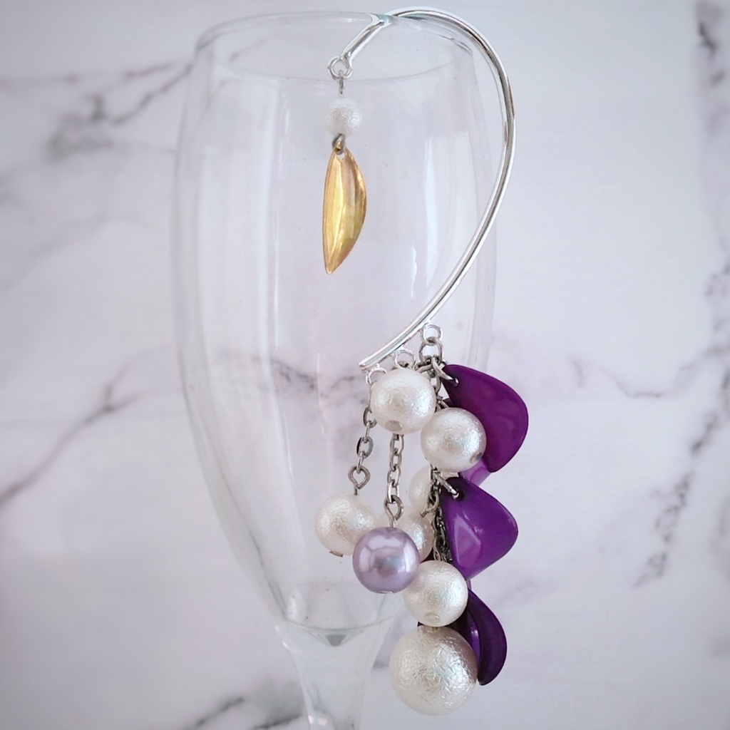 花びらとパールのイヤーフック パープル 派手 オシャレ 個性 475