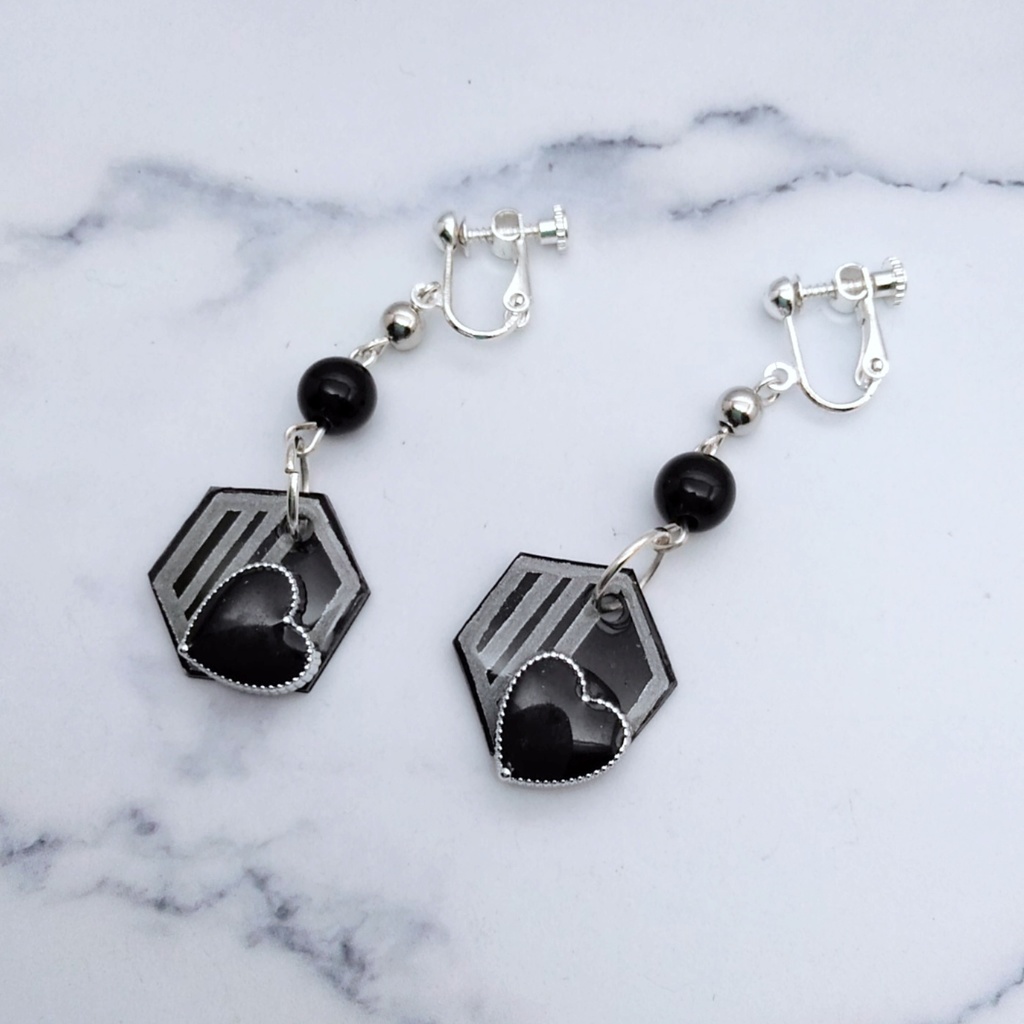 六角形ストラップ柄 ハートイヤリング サブカル 地雷系 プラバン レジン メンヘラ シルバー 492