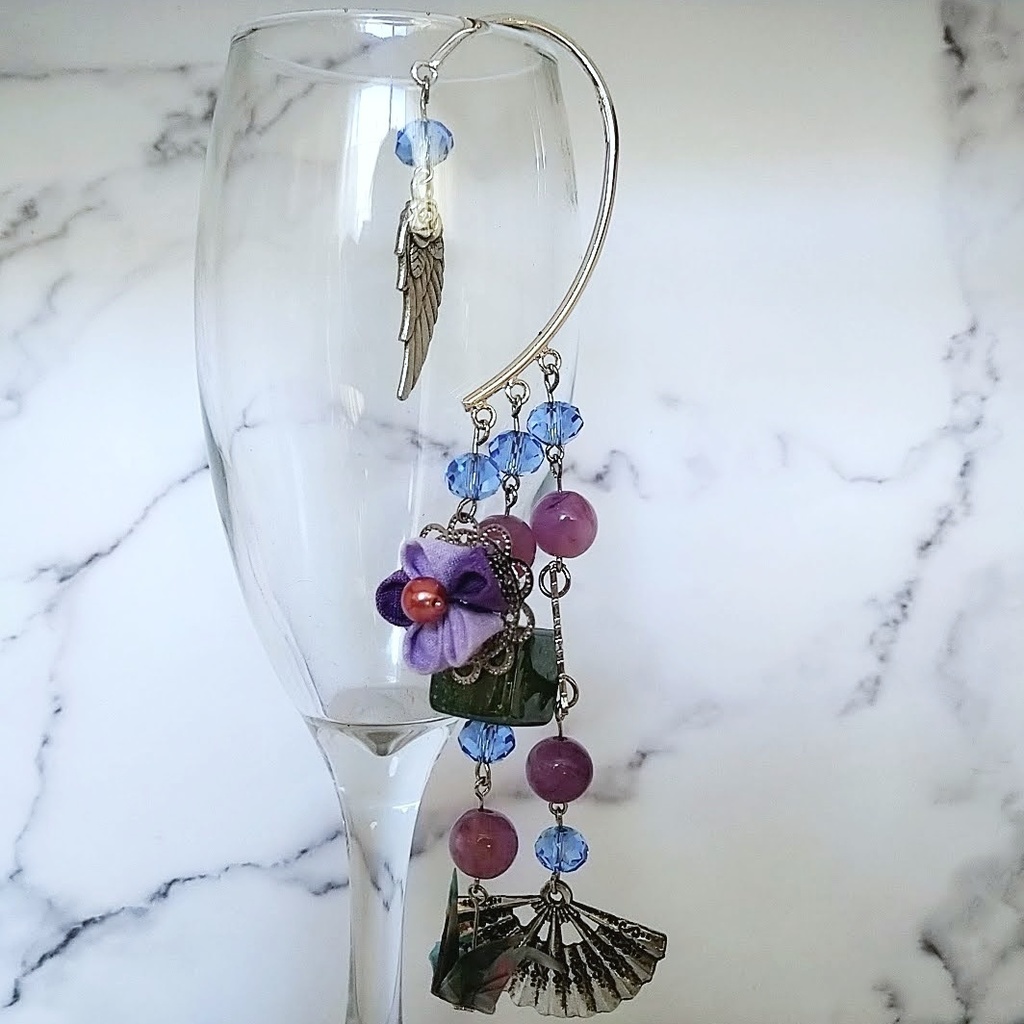 つまみ細工と歯車のイヤーフック 和風 折り鶴 扇子 キューブ パープル 520