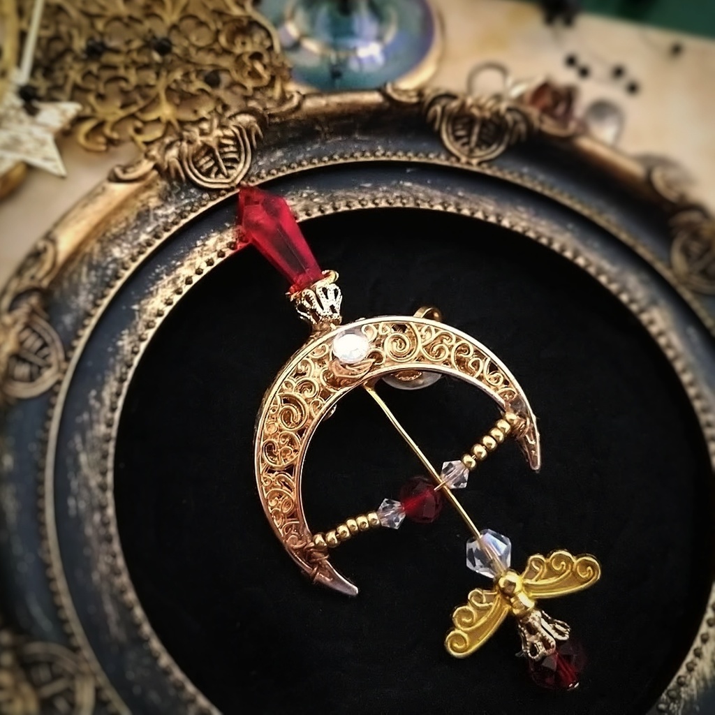 ファイヤーアロー イヤーカフ レッド×ゴールド 上下左右装備可能 中級魔法 ウィザード専用 火属性 531