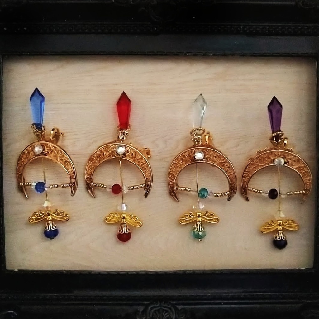 ファイヤーアロー イヤーカフ レッド×ゴールド 上下左右装備可能 中級魔法 ウィザード専用 火属性 531