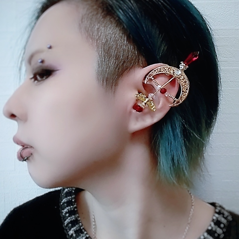 ファイヤーアロー イヤーカフ レッド×ゴールド 上下左右装備可能 中級魔法 ウィザード専用 火属性 531