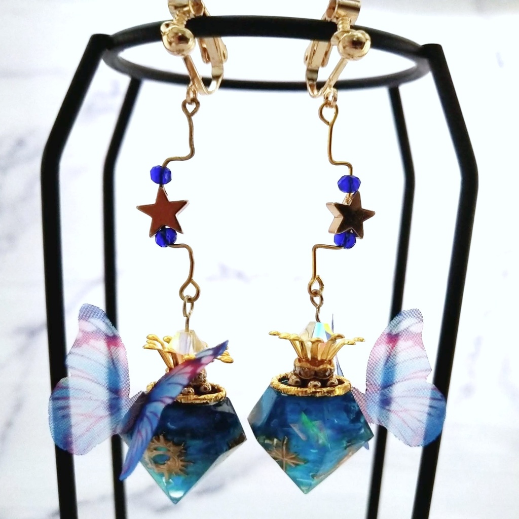 ソラからの贈り物イヤリング Mサイズ ブルー 上級魔法 ハイウィザード専用 水属性 レジン 魔法石 552