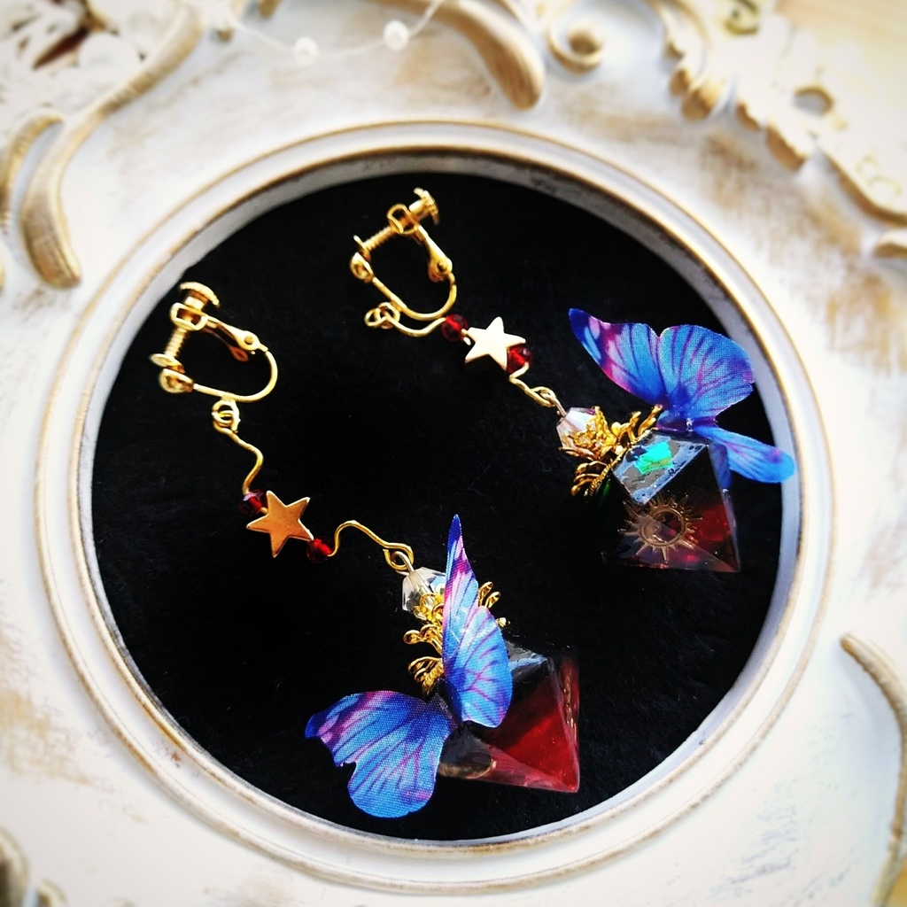 ソラからの贈り物イヤリング Mサイズ ブラック×レッド 上級魔法 ハイウィザード専用 火属性 レジン 魔法石 553