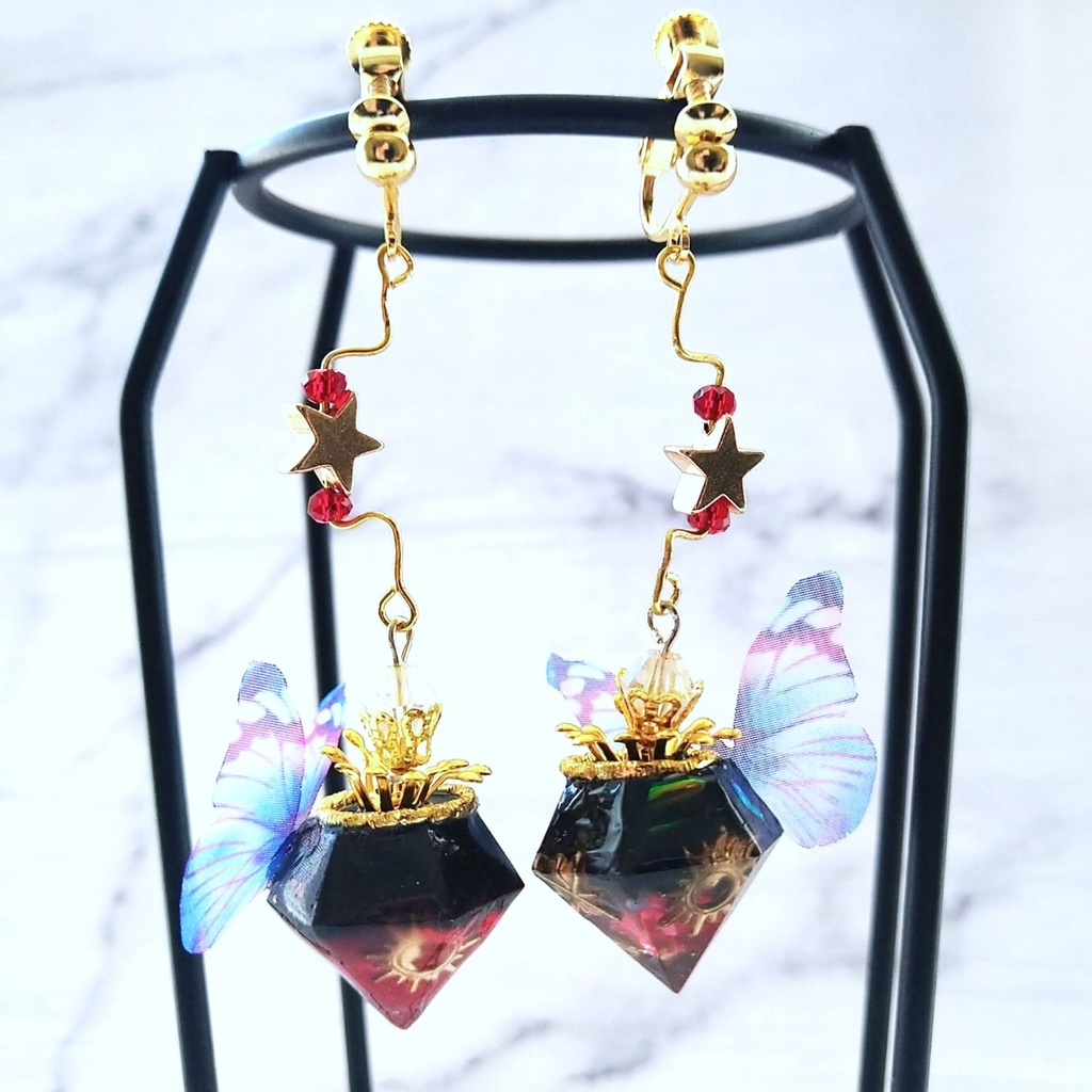 ソラからの贈り物イヤリング Mサイズ ブラック×レッド 上級魔法 ハイウィザード専用 火属性 レジン 魔法石 553