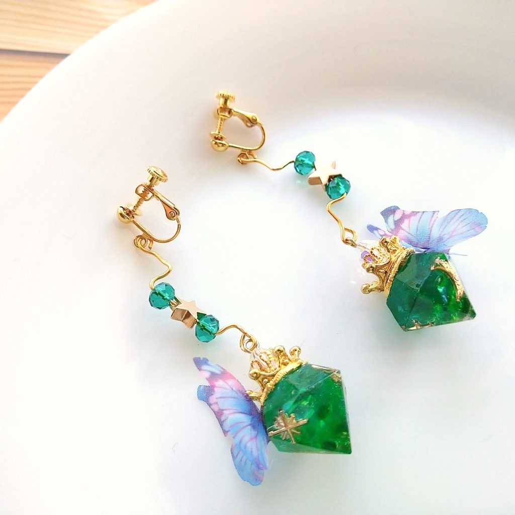 ソラからの贈り物イヤリング Mサイズ グリーン 上級魔法 ハイウィザード専用 風属性 レジン 魔法石 554