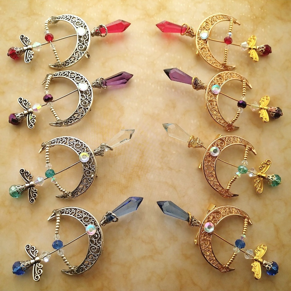 ファイヤーアロー ブローチ レッド×シルバー 中級魔法 ウィザード専用 火属性 弓矢 個性 562