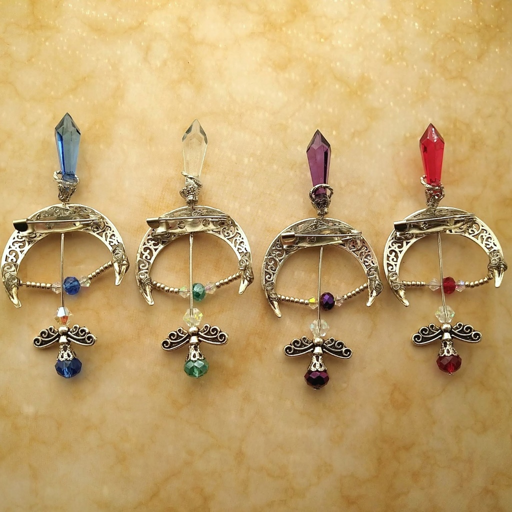 ファイヤーアロー ブローチ レッド×シルバー 中級魔法 ウィザード専用 火属性 弓矢 個性 562