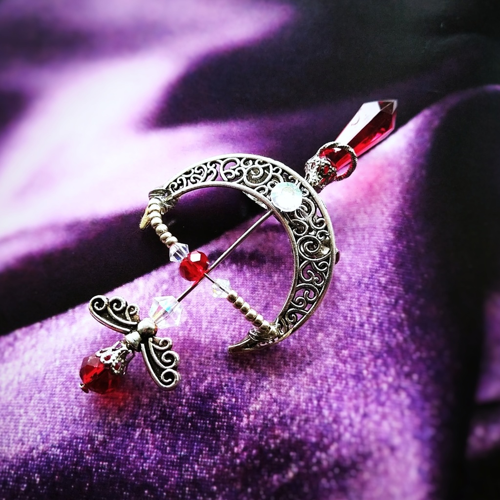 ファイヤーアロー ブローチ レッド×シルバー 中級魔法 ウィザード専用 火属性 弓矢 個性 562